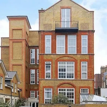 Central 2-Bed, 2-Bath Sanctuary Near Holborn Station, Covent Garden & West End-2