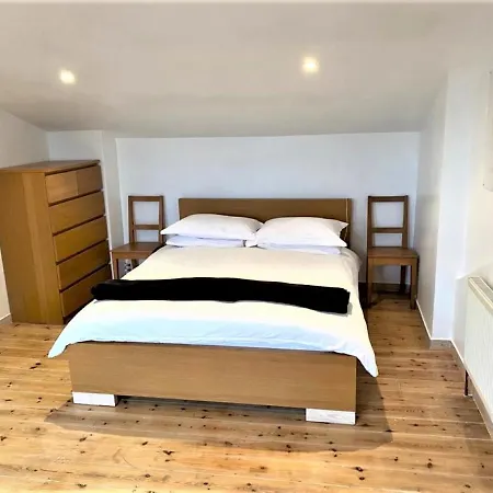 Beautiful Apartment With Terrace Near Kentish Town-3