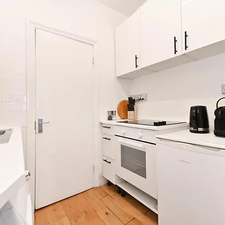 Soho Apartment, Theatres & Old Compton Street-2