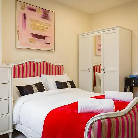 24 Molyneux Street-3