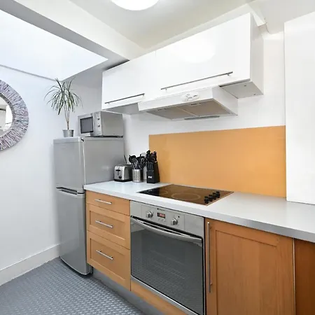 Soho, Piccadilly & Chinatown - Two Bedroom & Two Double Beds Apartment-3