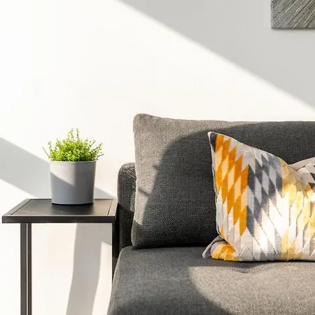 Bright London Bridge Apartment-2
