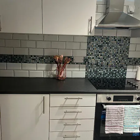 Lovely 2 Bedroom Apartment With Parking Space-3