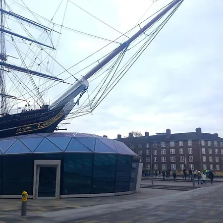 Riverside Cutty Sark 2Bd Retreat-2