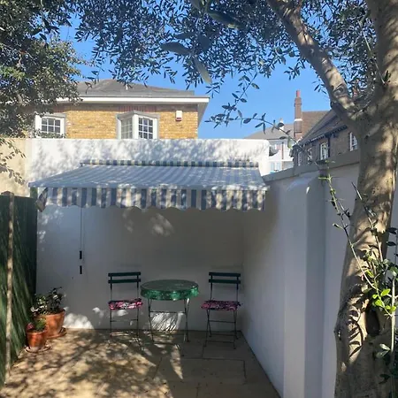 Lovely Entire 1 Bedroom Flat With Patio In Chiswick Superb Location-3
