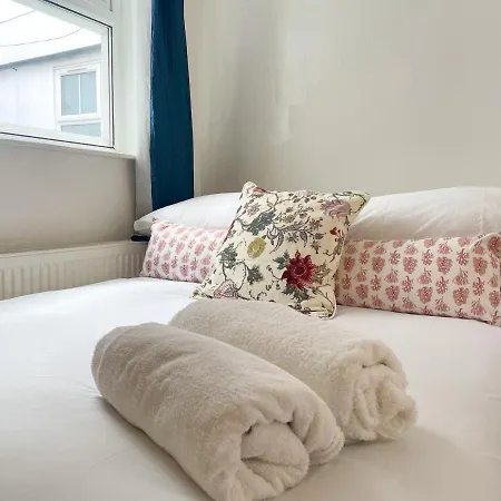 134 Kilburn Road Apartment-2