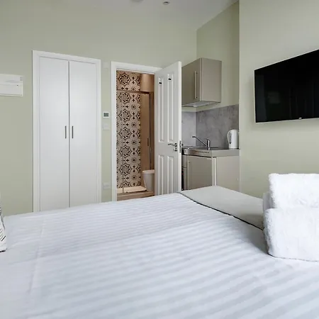 Kilburn City Suites-3
