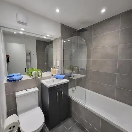 1 Bed Apartment Russell Square-2
