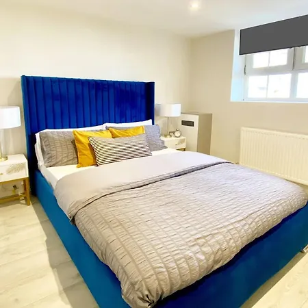 Perfect Central Location- 5 Minutes From Tower Bridge ! 8 Minutes Walk From Tube-2