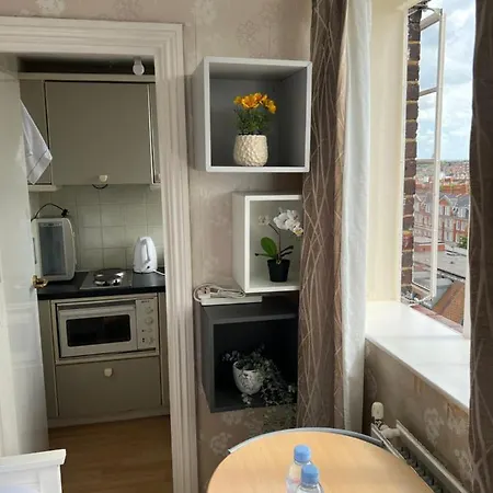 Super Located Studio In South Ken At Chelsea Cloister-2
