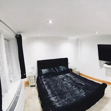 Stratford City Apartments-3