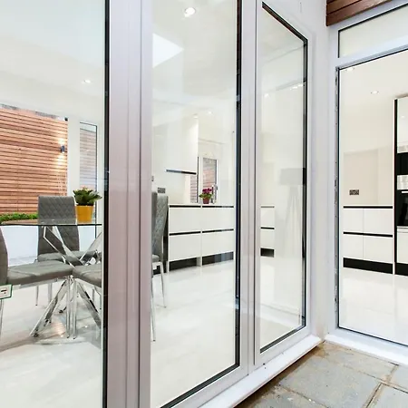 Luxury Escapes - London Victoria-2