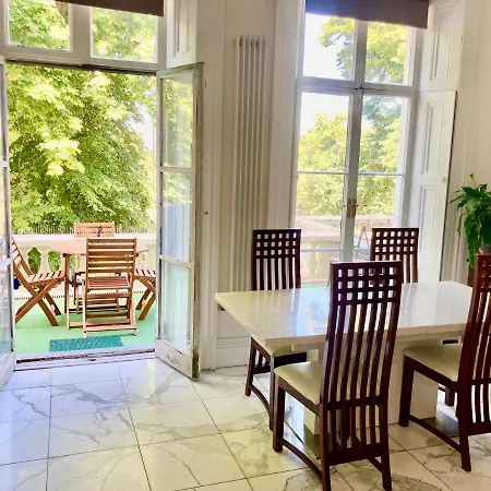 Large 2 Beds Flat Overlooking Clapham Common Park-3