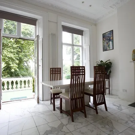 Large 2 Beds Flat Overlooking Clapham Common Park-2