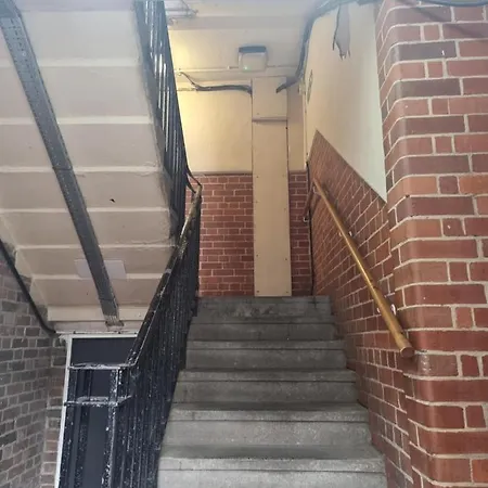 Beautiful 2 Bedroom Flat In Frampton Street-3