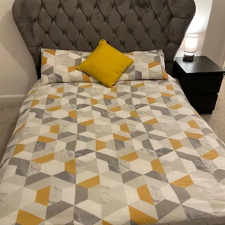 Lovely, Recently Refurbished Four Bedroom House..-2