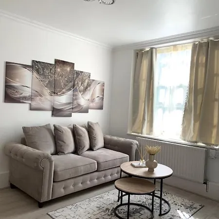 New Look Flat In Waterloo-2