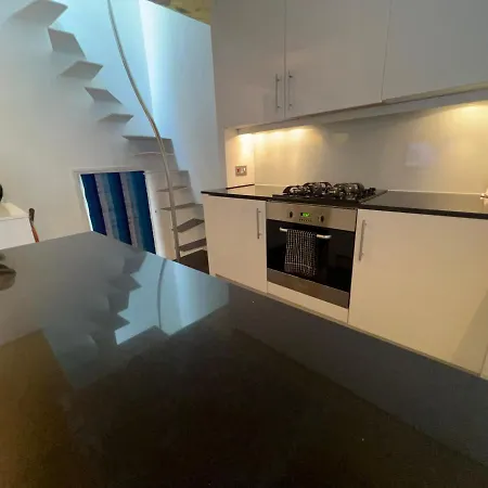 Studio Apartment, Covent Garden-3