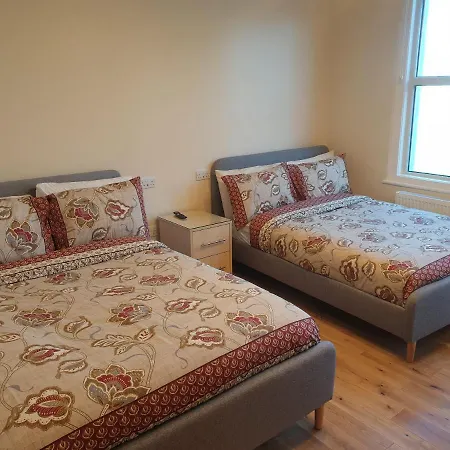 London Luxury Spacious 2 Bedroom Apartment 4 Mins From Ilford Stn. Free Parking-2