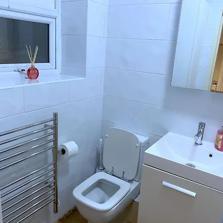 Walk To London Bridge En Suite Apartment With Kitchen-3