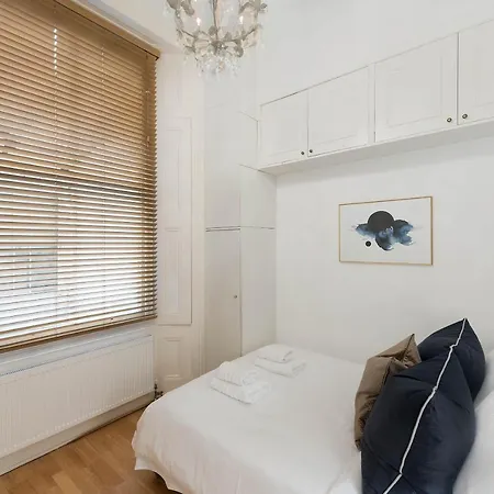 Notting Hill Apartment | Portobello Road, Hyde Park & Tube-2