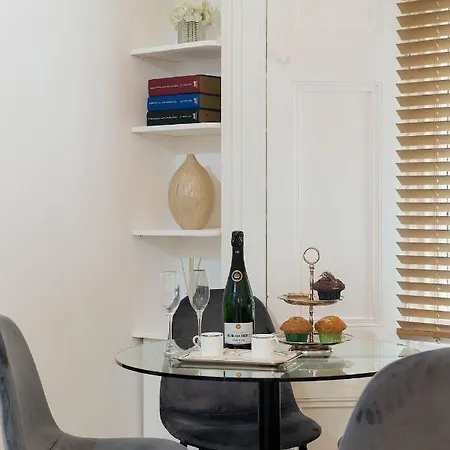 Notting Hill Apartment | Portobello Road, Hyde Park & Tube-3