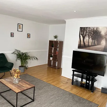 Lovely 2 Bedroom Apartment With Parking Space-2