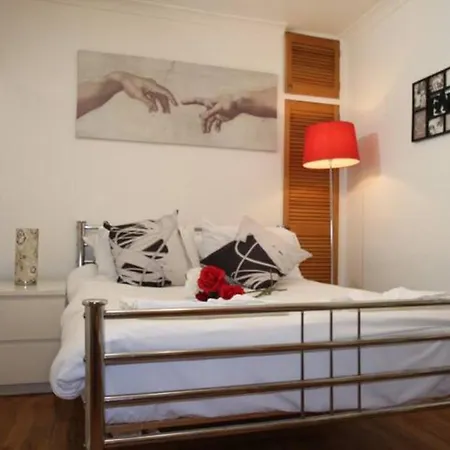 Apartasuites London Emerald-3