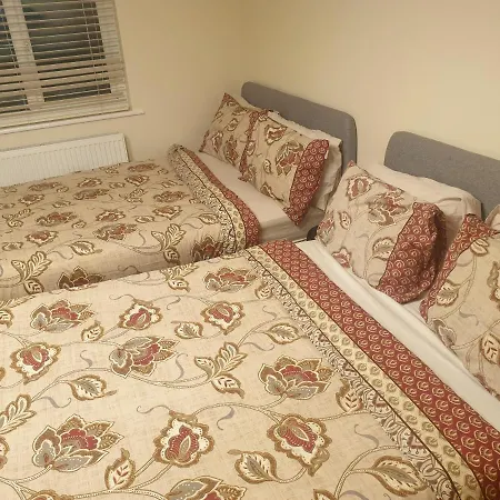 London Luxury 3 Bedroom Flat 1Min Walk From Underground, With Free Parking Sleeps X10-2