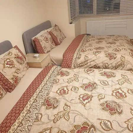 London Luxury 3 Bedroom Flat 1Min Walk From Underground, With Free Parking Sleeps X10-2