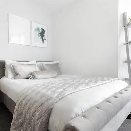 Stunning And Spacious 4 Bed Apr Next To Bricklane-3