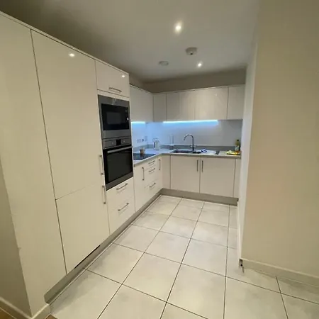 Amazing Apartment Moments Away From The Heart Of London-3