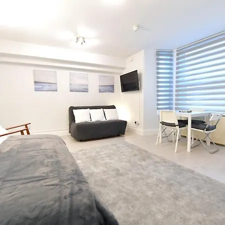Stylish Studios By Luxestays Shepherds Bush-2