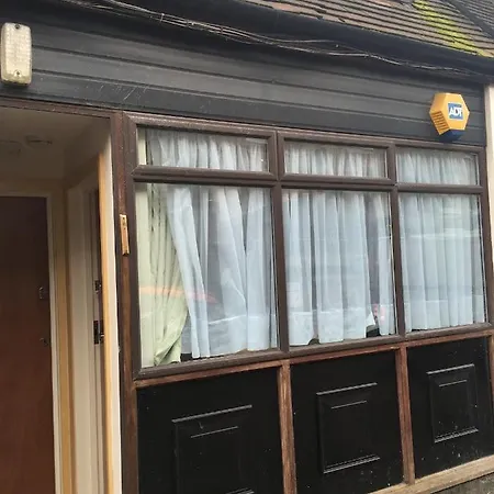 Studio Flat In The Heart Of Golders Green-2