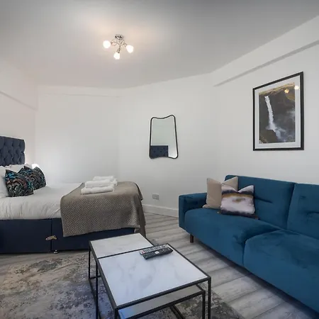 Capital Apartment 4 Chelsea Cloisters-3