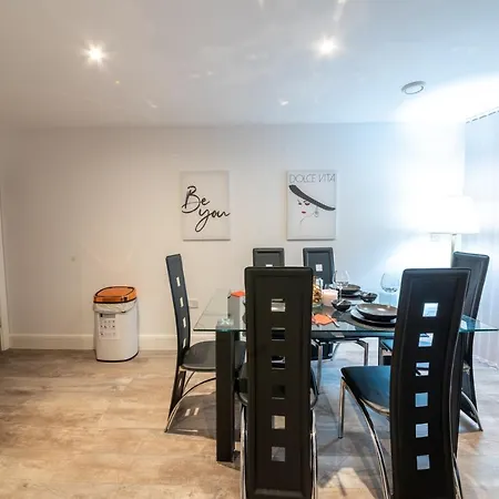 Lux 2 Bedrooms - 2 Bathrooms - F7-3