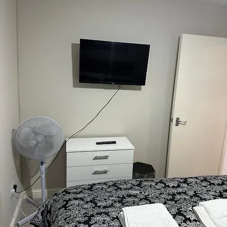 Beautiful Hoe Street First Floor One Bedroom Apartment B Walthamstow-3