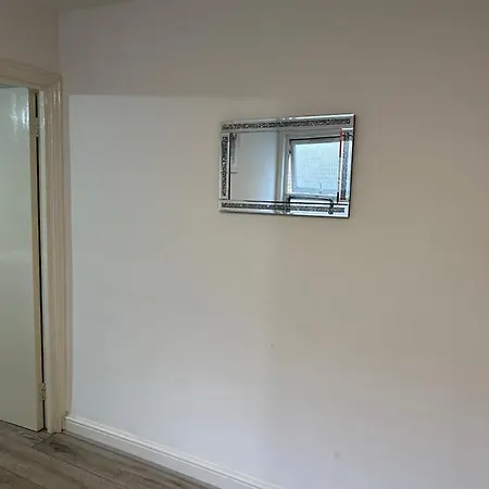 Beautiful Hoe Street First Floor One Bedroom Apartment B Walthamstow-2