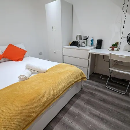 Mile End- Prime Location-3