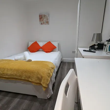 Mile End- Prime Location-3