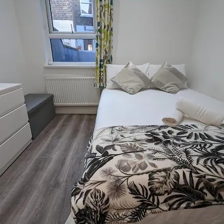 Mile End- Prime Location-2