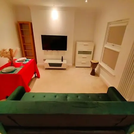 Fully-Equipped Flat In The City Of London.-2