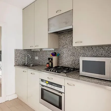 Chelsea Posh Apartment-2