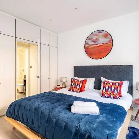 Chelsea Posh Apartment-3