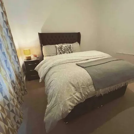 Two Bedroom Apartment In London-3
