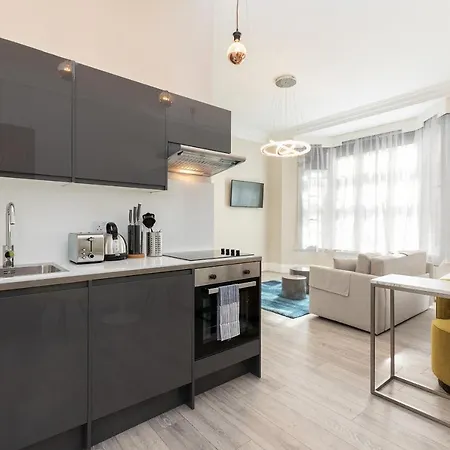 Air Conditioned Apt High St Kensington-3