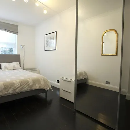 Walk To Notting Hill /Paddington 1 B/R With Patio-2