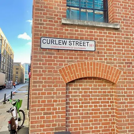 Perfect Central Location- 5 Minutes From Tower Bridge ! 8 Minutes Walk From Tube-2
