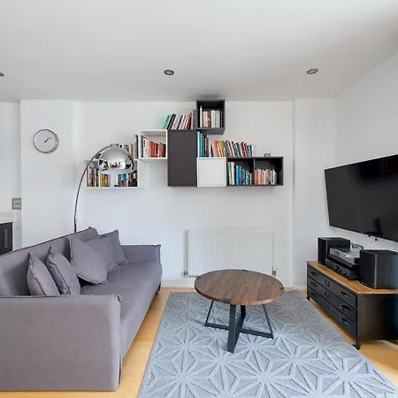 D8 - Canal View Apartment-2