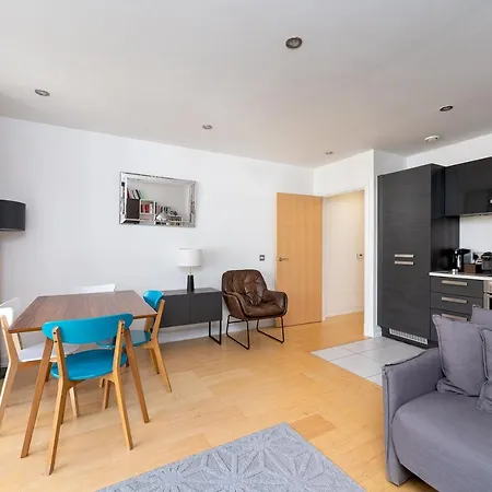 D8 - Canal View Apartment-3